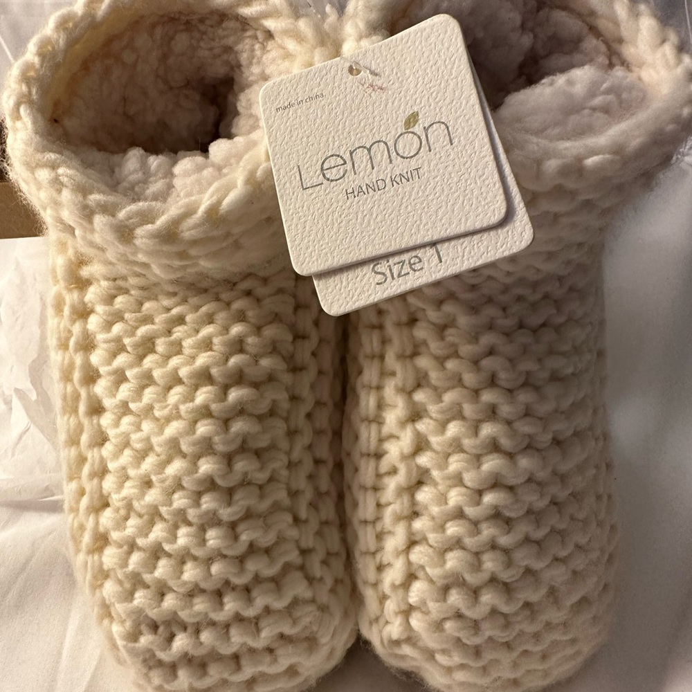 LEMON CUTE BOOTIE CABIN SLIPPERS SIZE 5-7